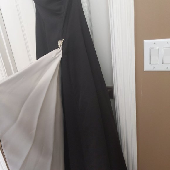 Ball gown - Picture 2 of 5